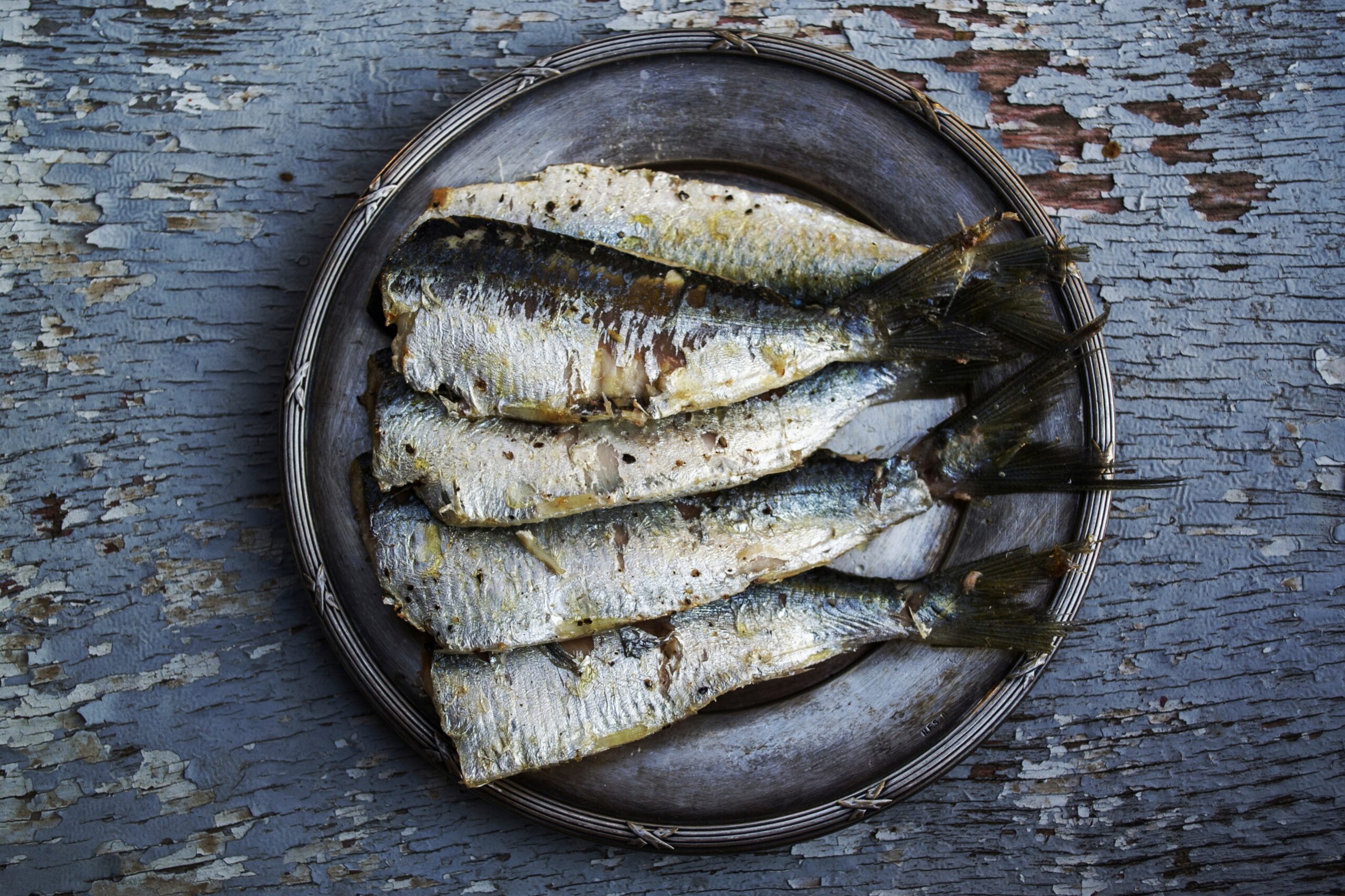 En tallrik med fisk