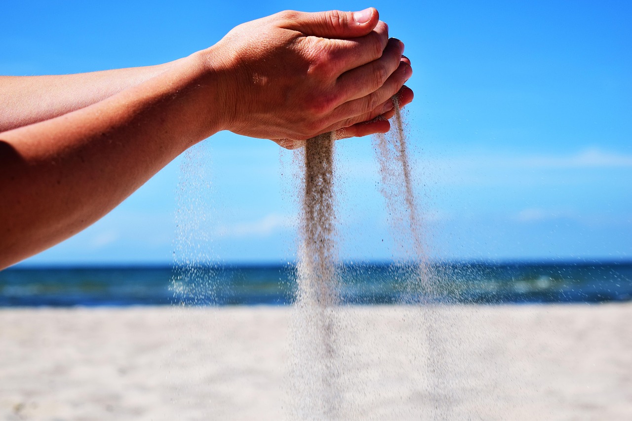 Händer med sand